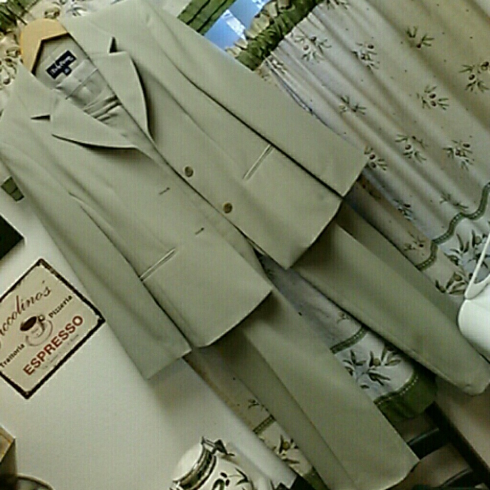 Evan Picone Designer Ladies suit 12P light olive